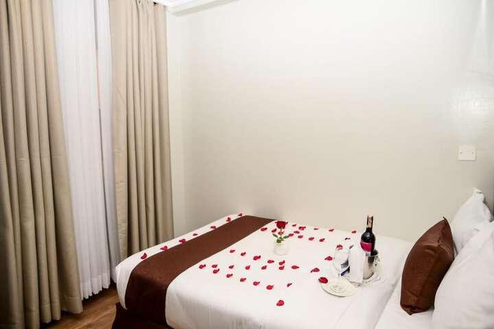 Room 9 of 32