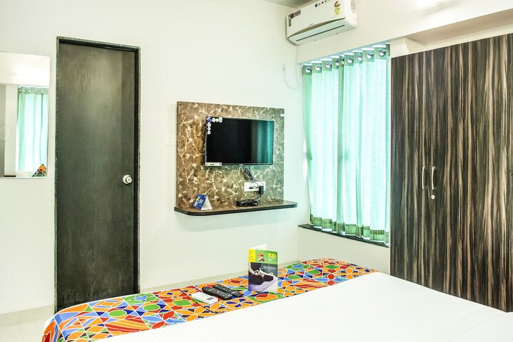 Room 12 of 25