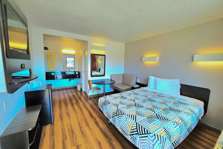 Double Room Disability Accessible (2 of 5)