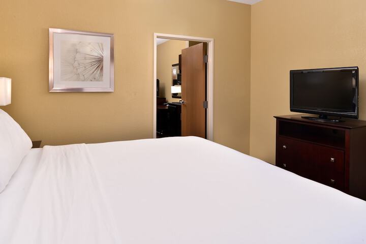 Room 6 of 18