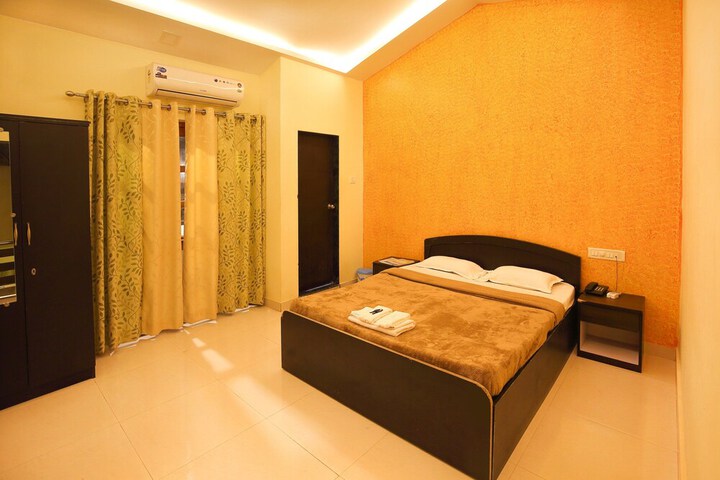 Room 9 of 17