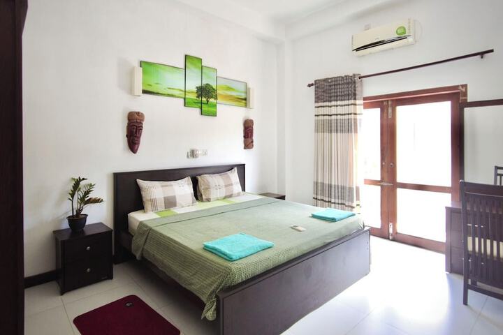Room 4 of 6