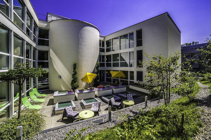 Hotel Exterior 24 of 25