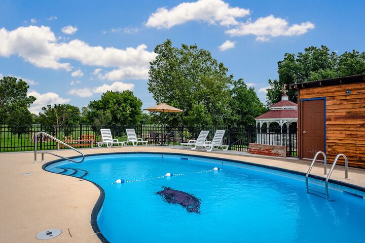 Pool 25 of 39