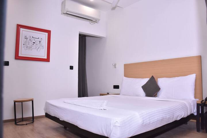 Room 3 of 47