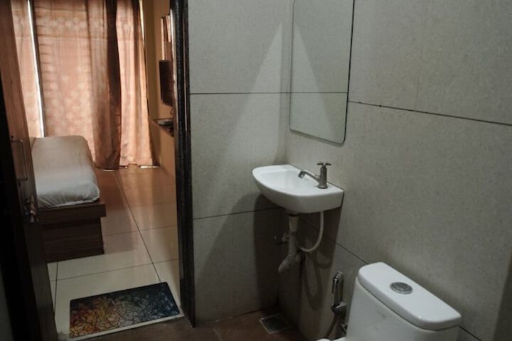 Room 10 of 14