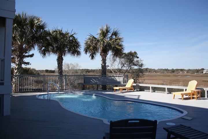 Pool 44 of 76