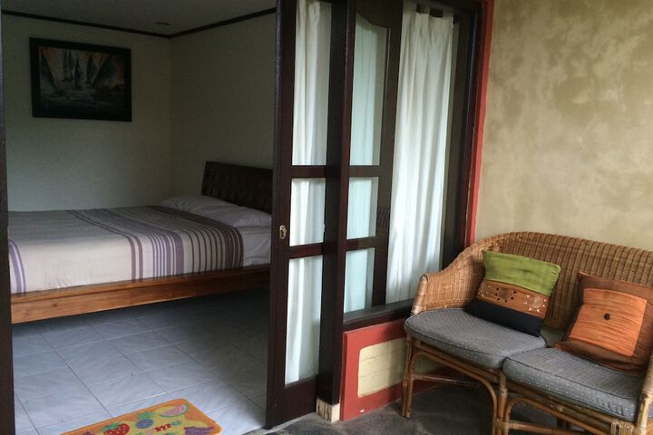 Room 9 of 32