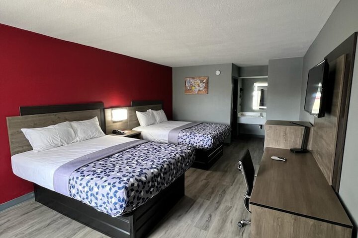 2 Queen Beds (11 of 28)