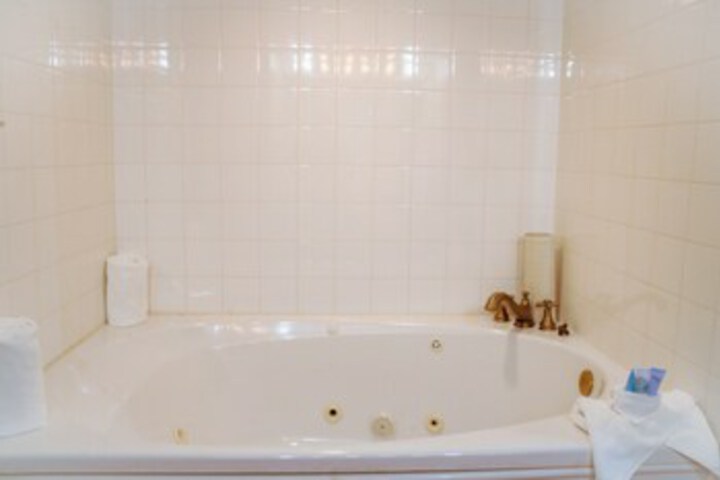 Hot Tub 76 of 150