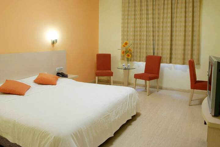 Room 4 of 11
