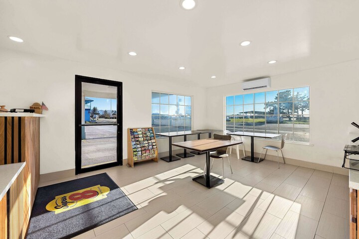 Breakfast/Coffee Service 40 of 51