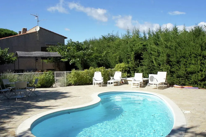Pool 14 of 18