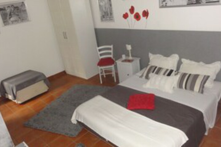Room 4 of 25