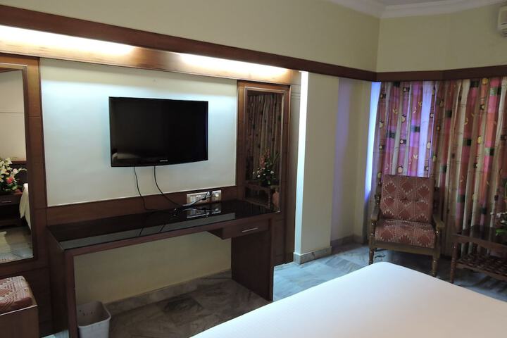 Room 8 of 66