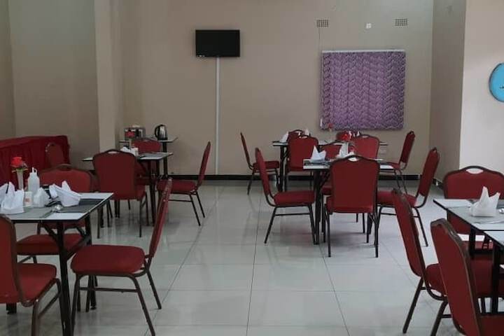 Dining 38 of 45