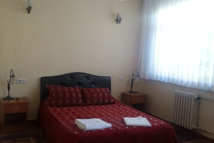 Room 4 of 18