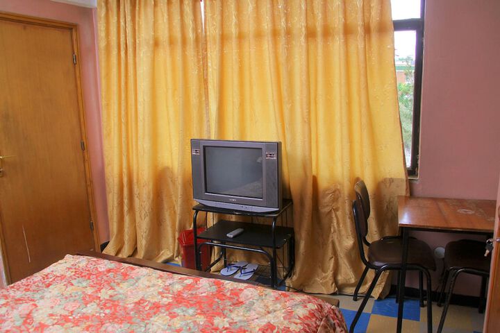 Room 13 of 30
