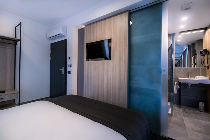 Room 10 of 38