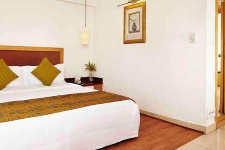 Room 4 of 43
