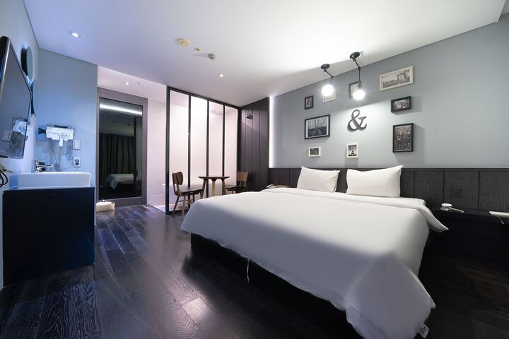 Room 95 of 176
