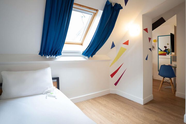Room 16 of 62