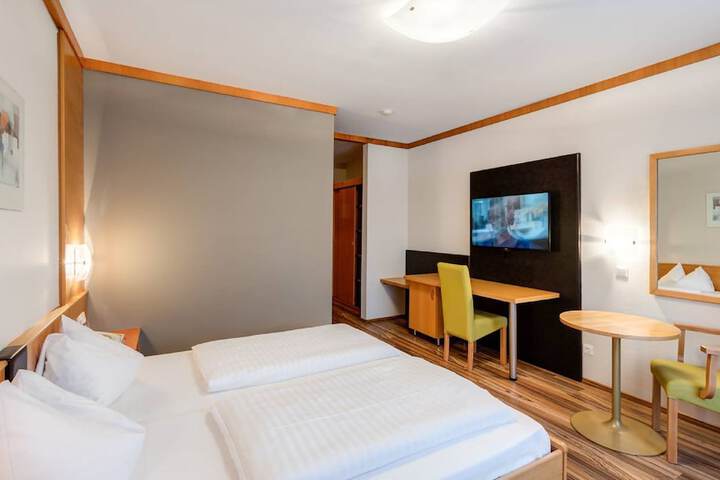 Room 7 of 62
