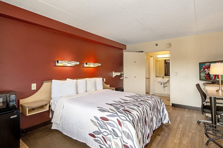 1 King Bed (7 of 19)