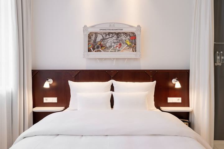 Room 19 of 82