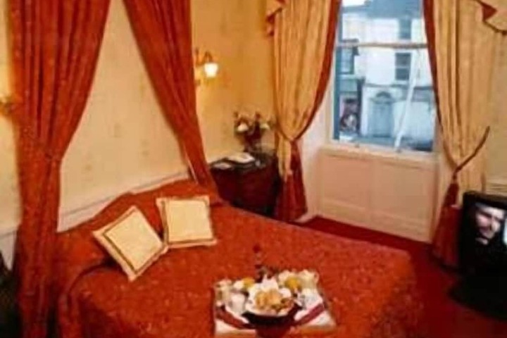 Room 10 of 29
