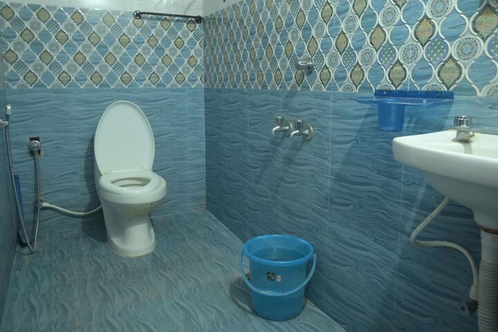 Room 5 of 9