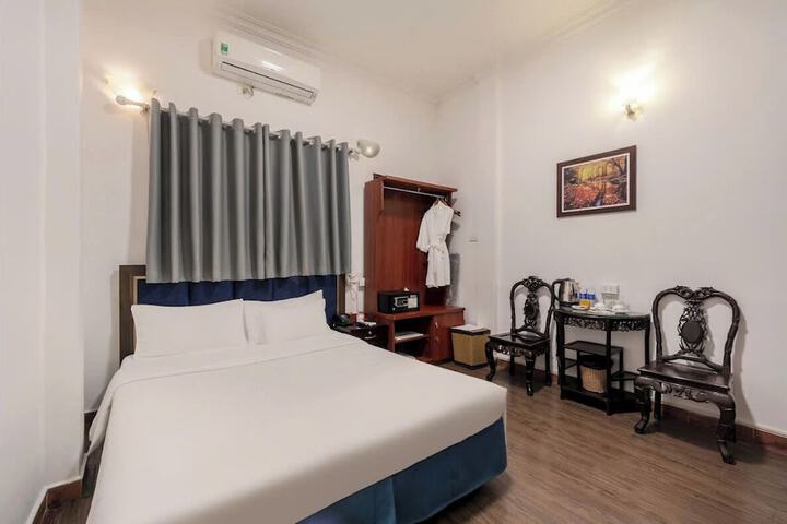 Room 7 of 14