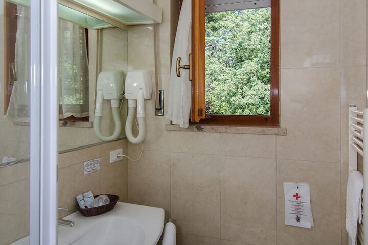 Room 20 of 48