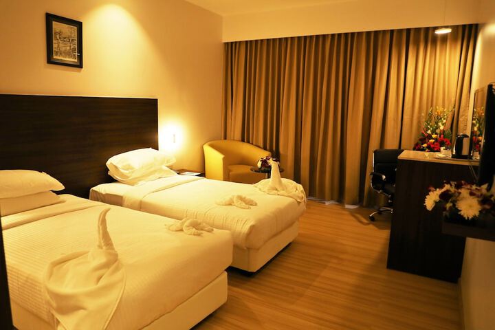 Room 10 of 37