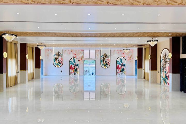 Ballroom/Hall 155 of 176
