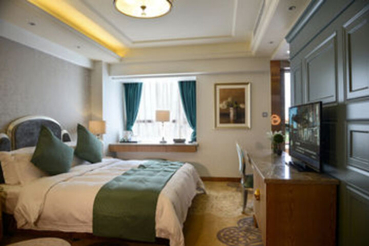 Room 9 of 27