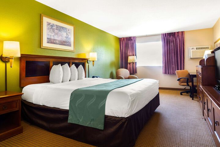 Standard | King Bed (14 of 16)