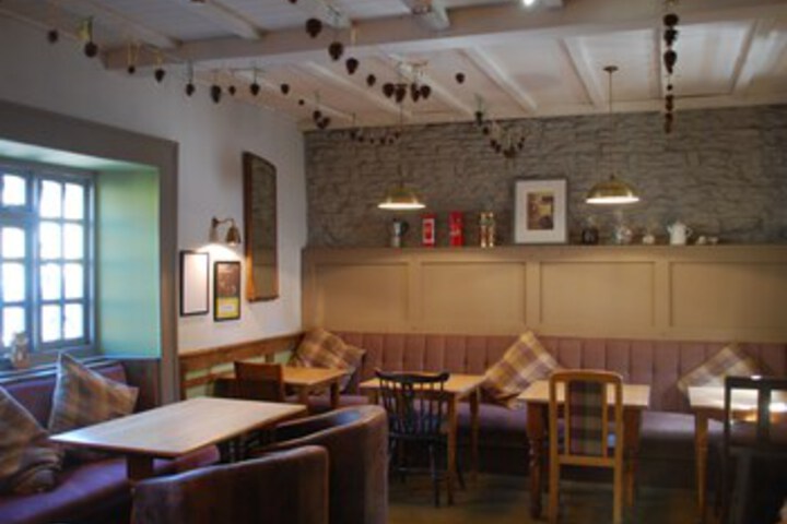 Lounge 41 of 84