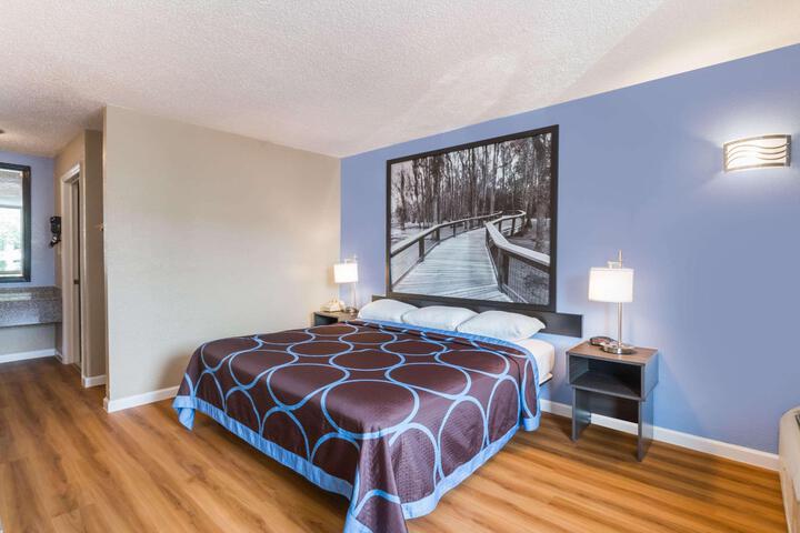 1 King Bed (6 of 6)