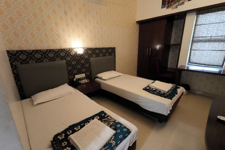 Room 6 of 37