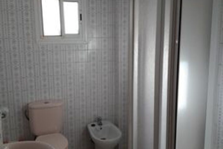 Room 4 of 33