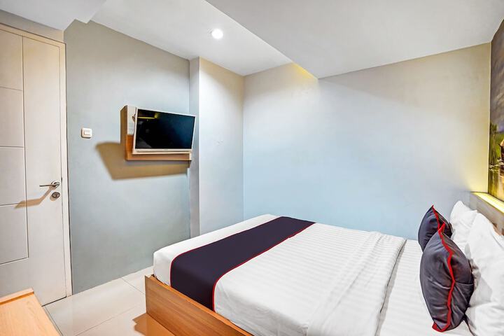 Room 12 of 19