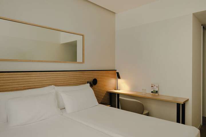 Room 9 of 45