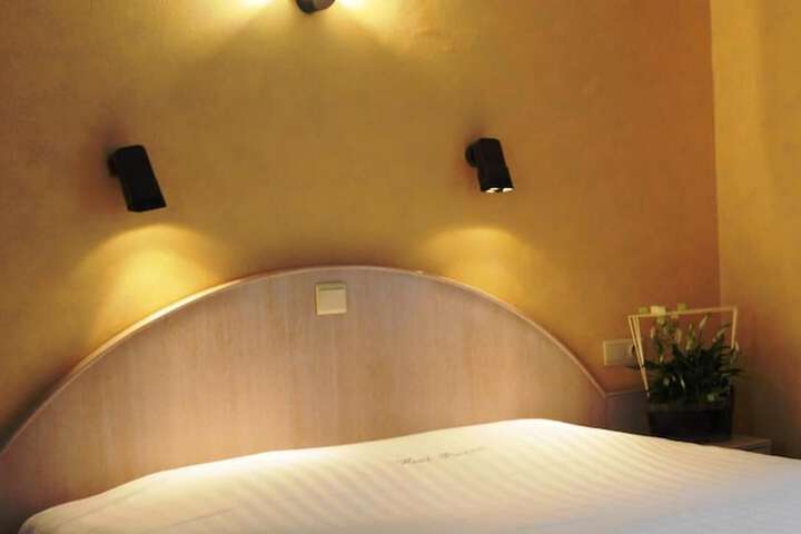 Room 7 of 50
