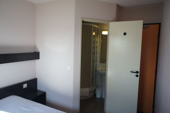 Room 22 of 38