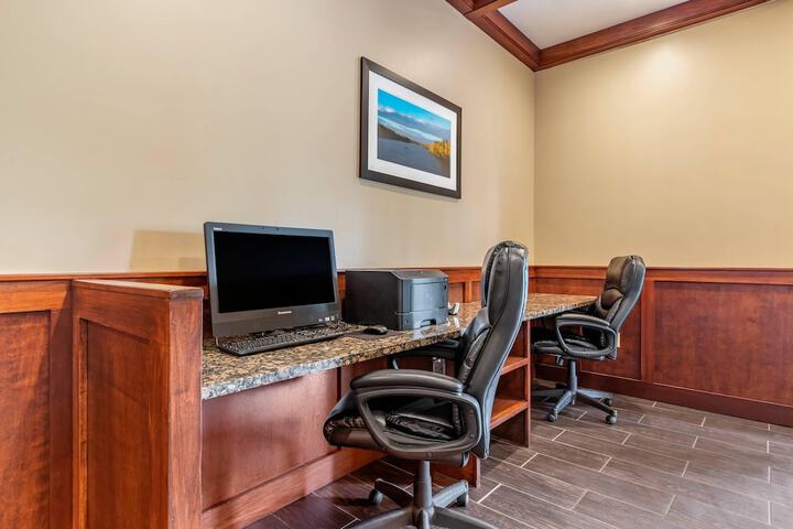 Business Center 31 of 34