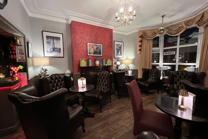 Lounge 42 of 48