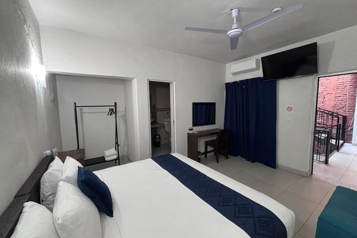 Room 16 of 33