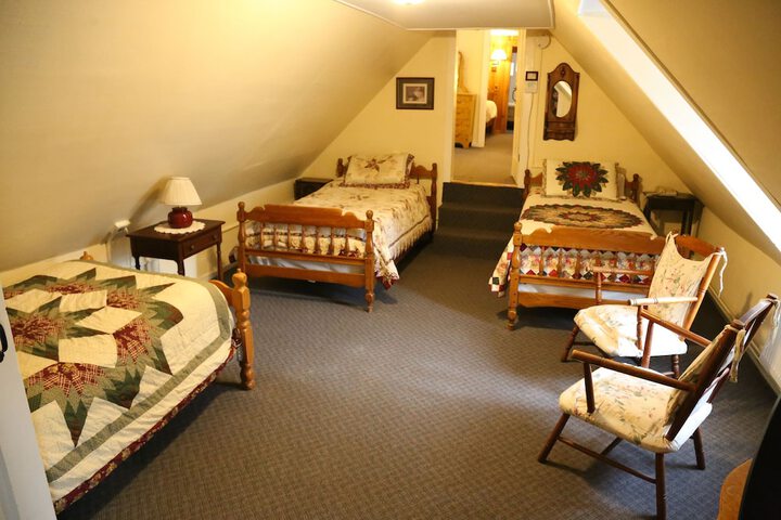 Room 9 of 165