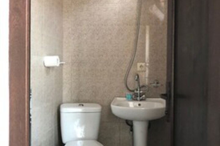 Room 2 of 32